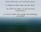 Inspirierende Zitate für Abiturienten: Blick nach vorn für die Zukunft, offener Verstand für neue Jobs und Entscheidungen.