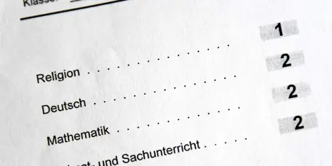 Das Notensystem in Schulen: Bedeutung, Vergabe und Alternativen