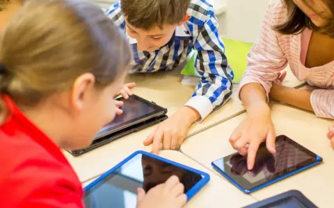 Pro und Contra Tablets in der Schule: Chancen und Risiken für Schüler