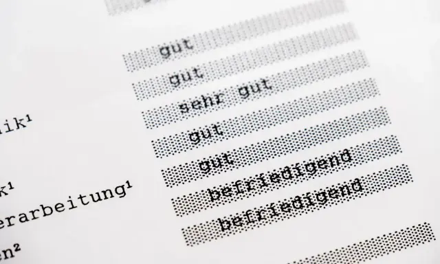 Liste von Noten: "gut", "sehr gut", "befriedigend". So rechnet man Noten für eine gute Übersicht.