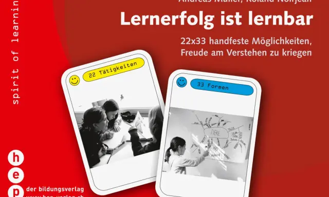 Zwei Karten zeigen eine positive lernatmosphäre: Kinder lernen gemeinsam und eine Schülerin erklärt eine Mindmap.