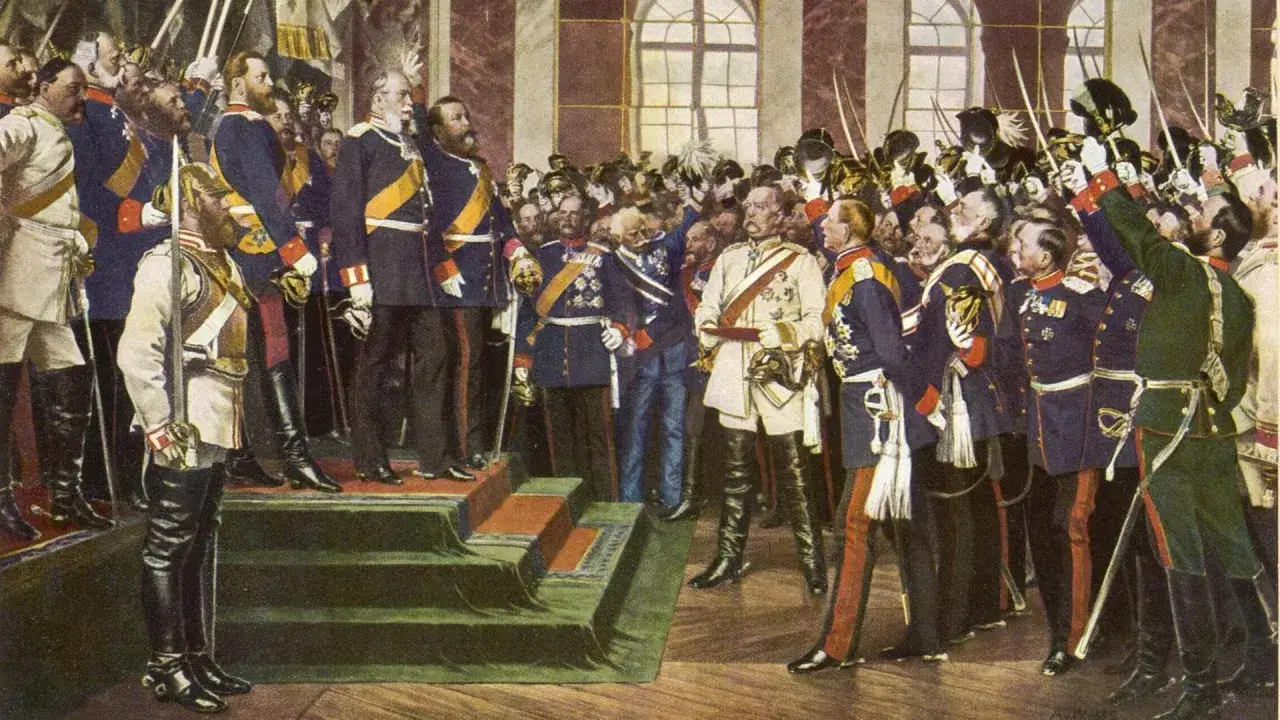 Feierliche Proklamation des Deutschen Kaiserreiches 1871 im Spiegelsaal von Versailles. Militärs in Uniformen und mit Säbeln.